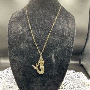 Beautiful gold tone mermaid necklace